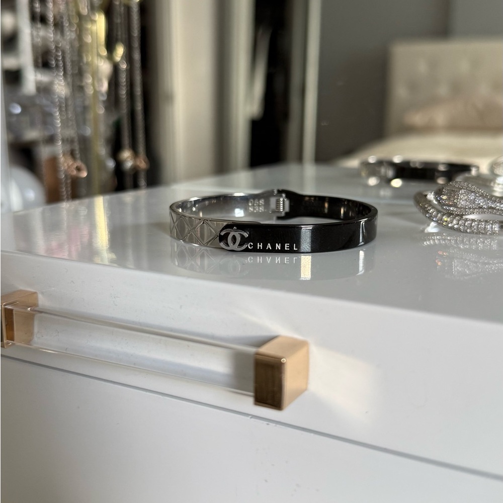 CHANEL Glossy Black Bangle